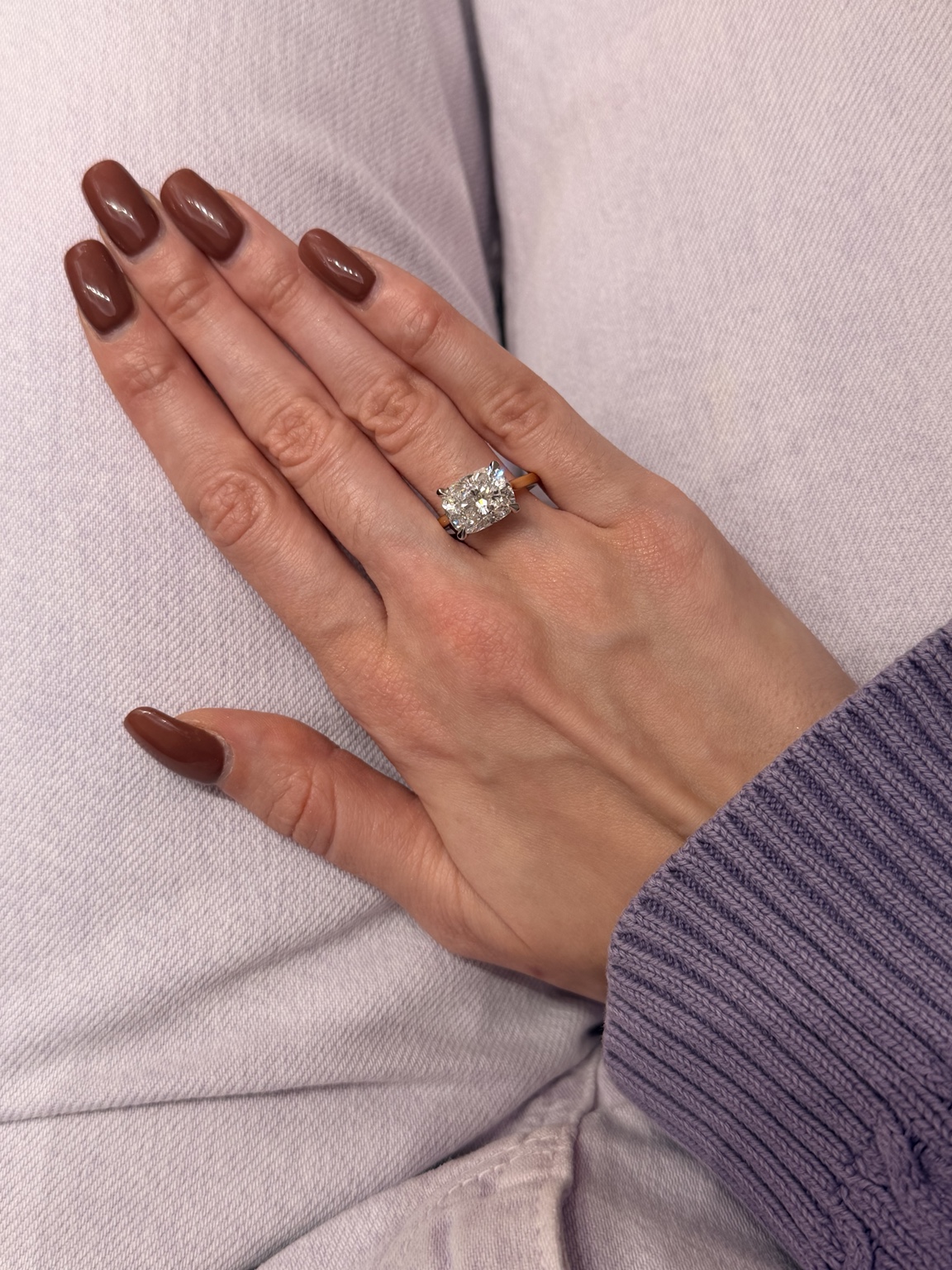 Monjélee ring with a central gemstone