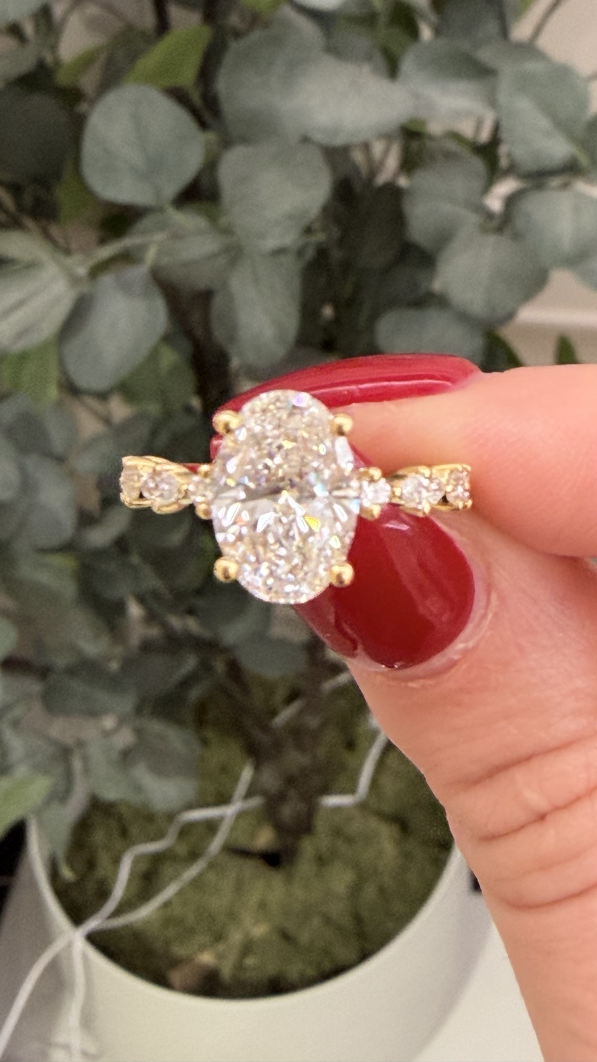 Monjélee ring with two oval gemstones